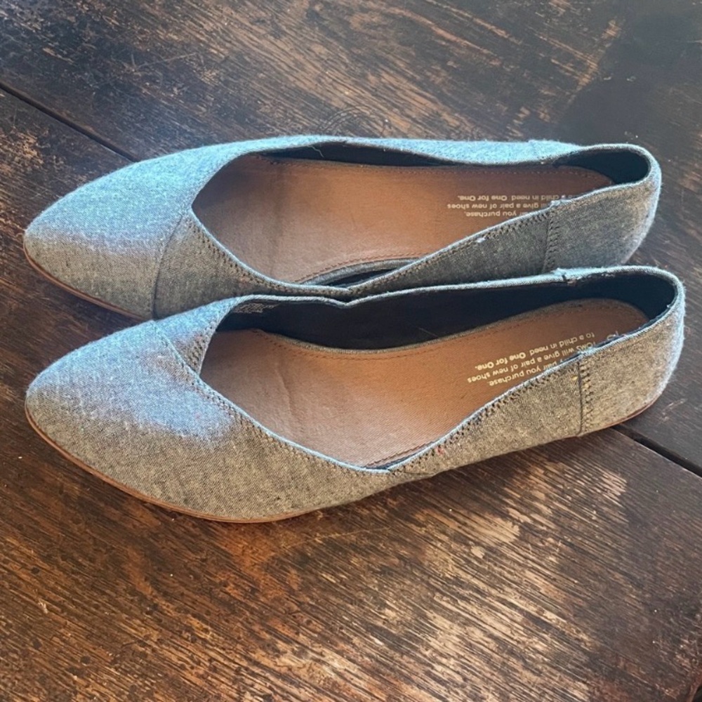 Toms Gray Pointed-Toe D'Orsay Flats‎
